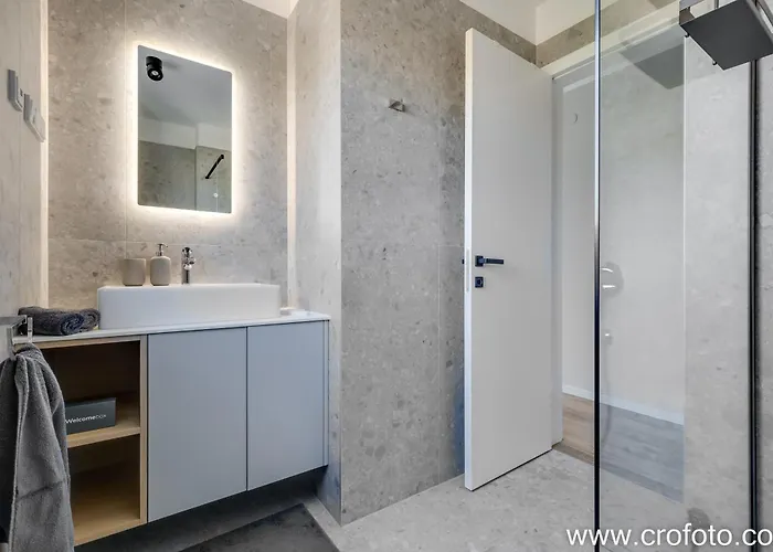 Mathilda * Brodarica (Sibenik-Knin)