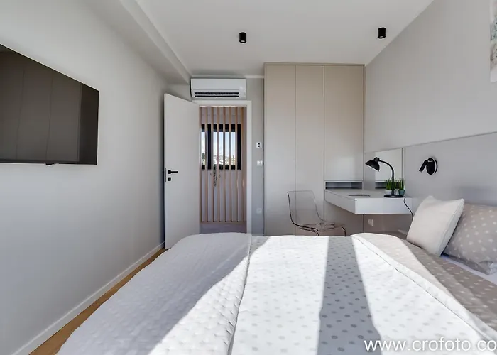 Mathilda * Brodarica (Sibenik-Knin)